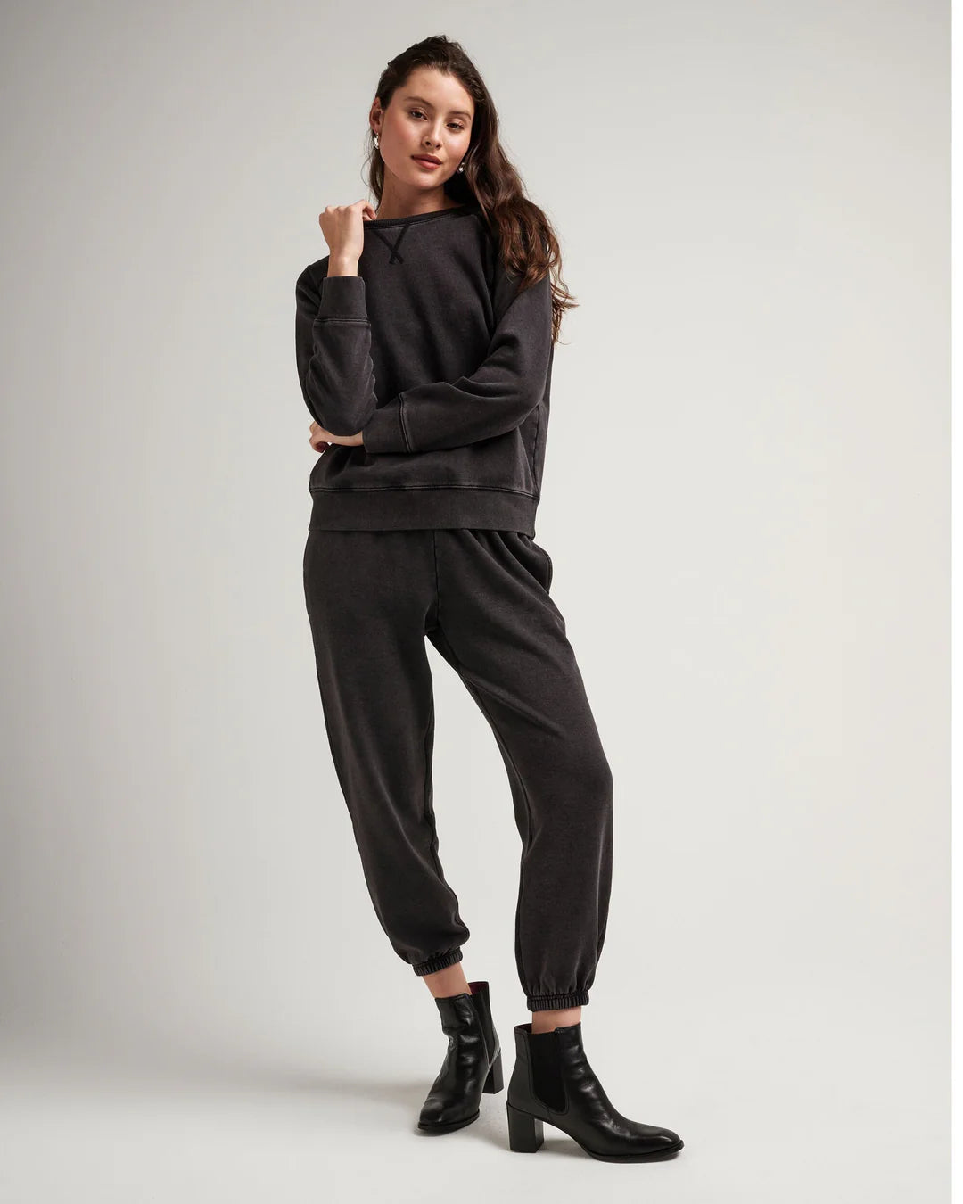Women's Vintage Recycled Fleece Sweatshirt (Mineral Black)