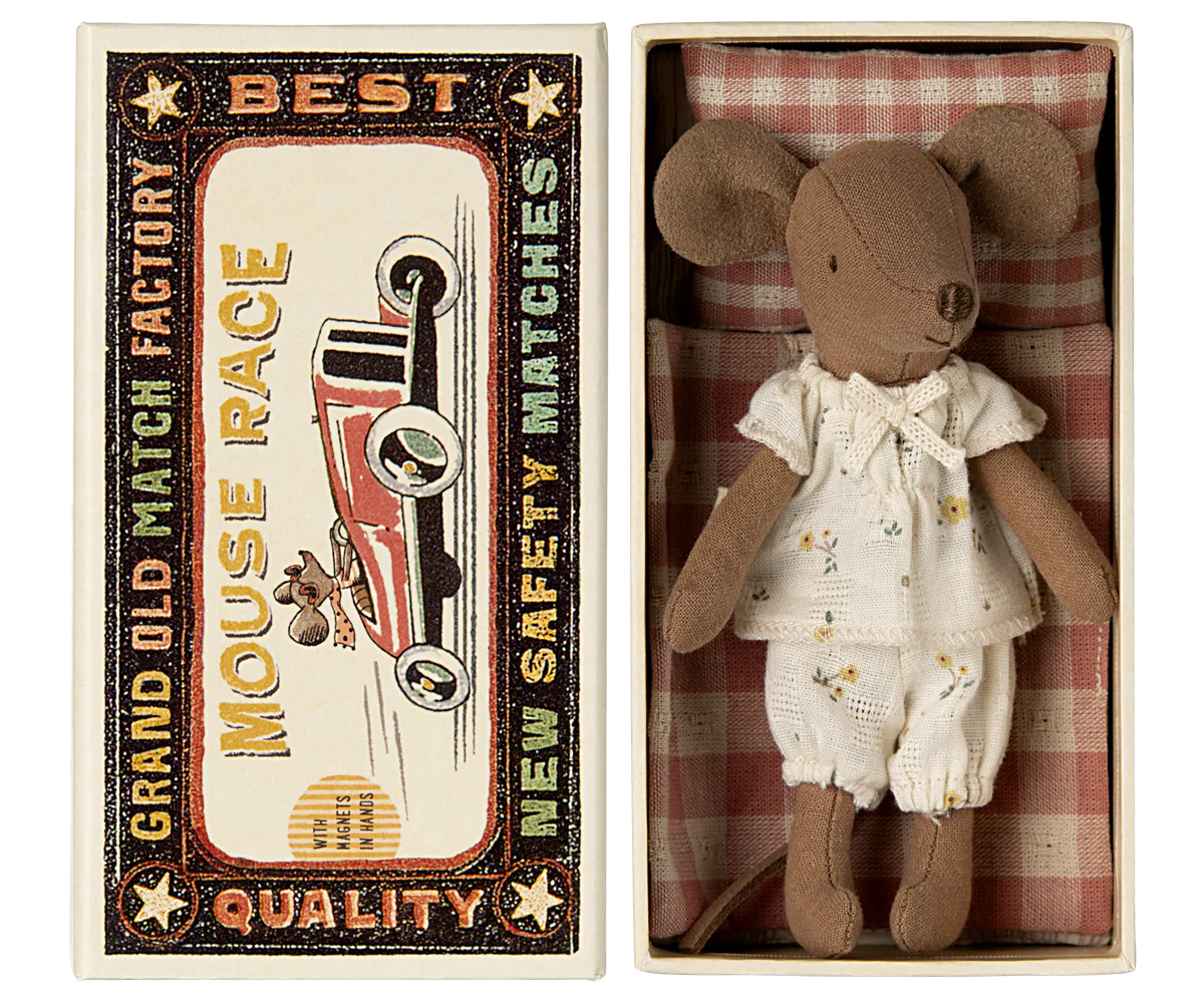 Big Sister Mouse in Matchbox w Magnetic Hands