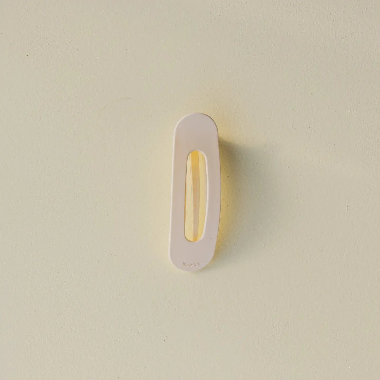 Lay Down Claws (Cream)