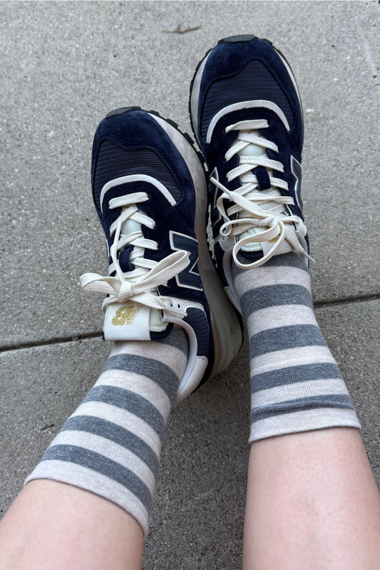 Wally Socks (Wide/Grey Stripe)