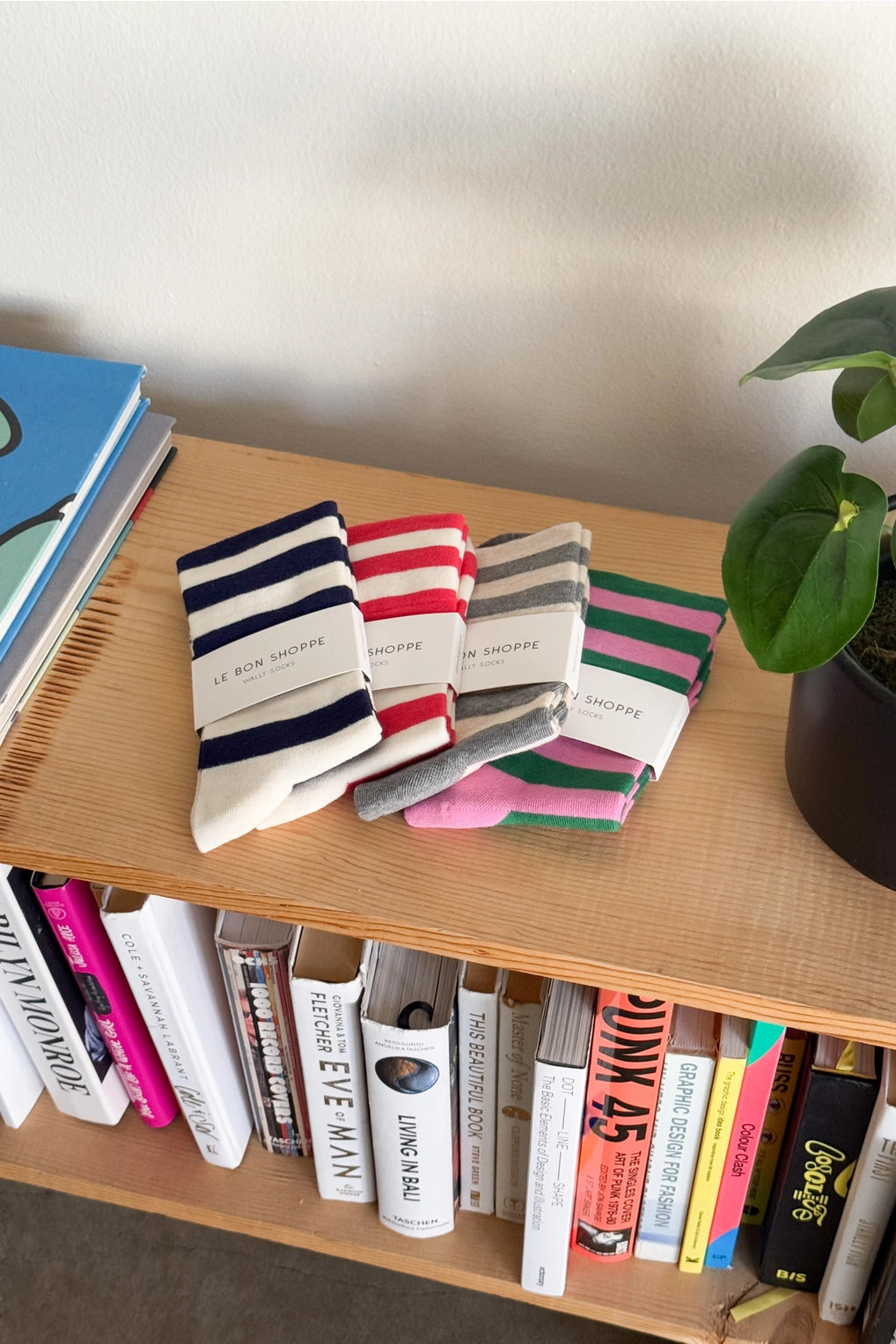 Wally Socks (Wide/Grey Stripe)