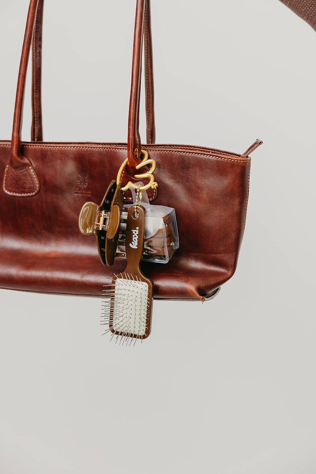 MINI SCALP TO ENDS BRUSH — TRAVEL-SIZE BRUSH: BROWN