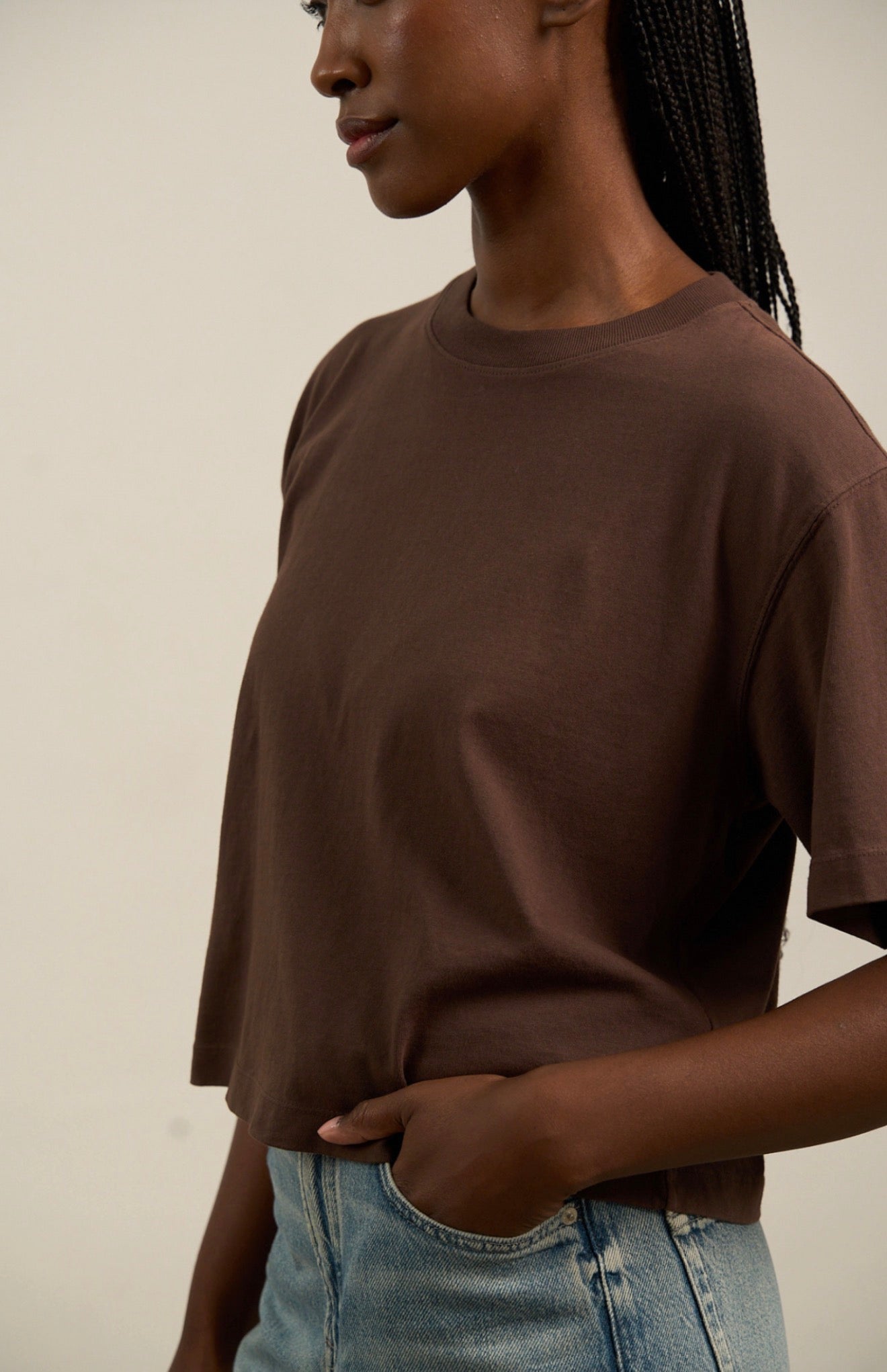The Relaxed Crop Tee - Coffee Bean