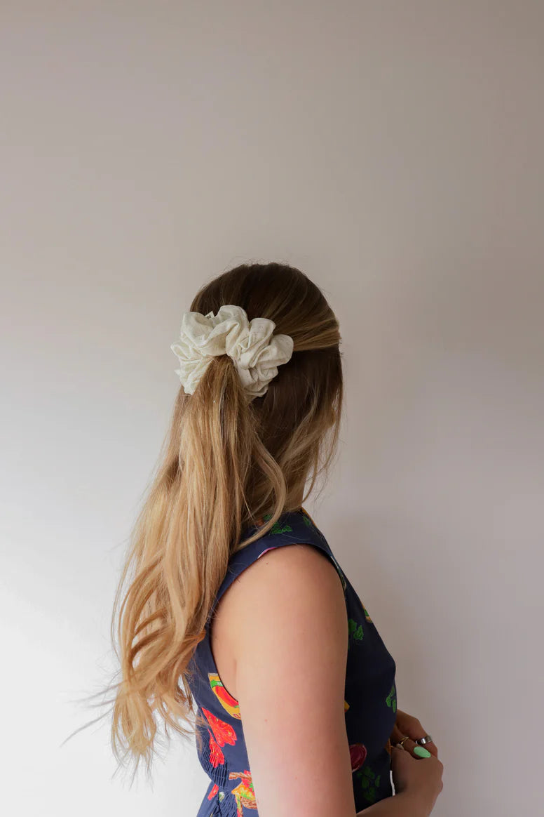 BLOSSOM OVERSIZED SCRUNCHIE