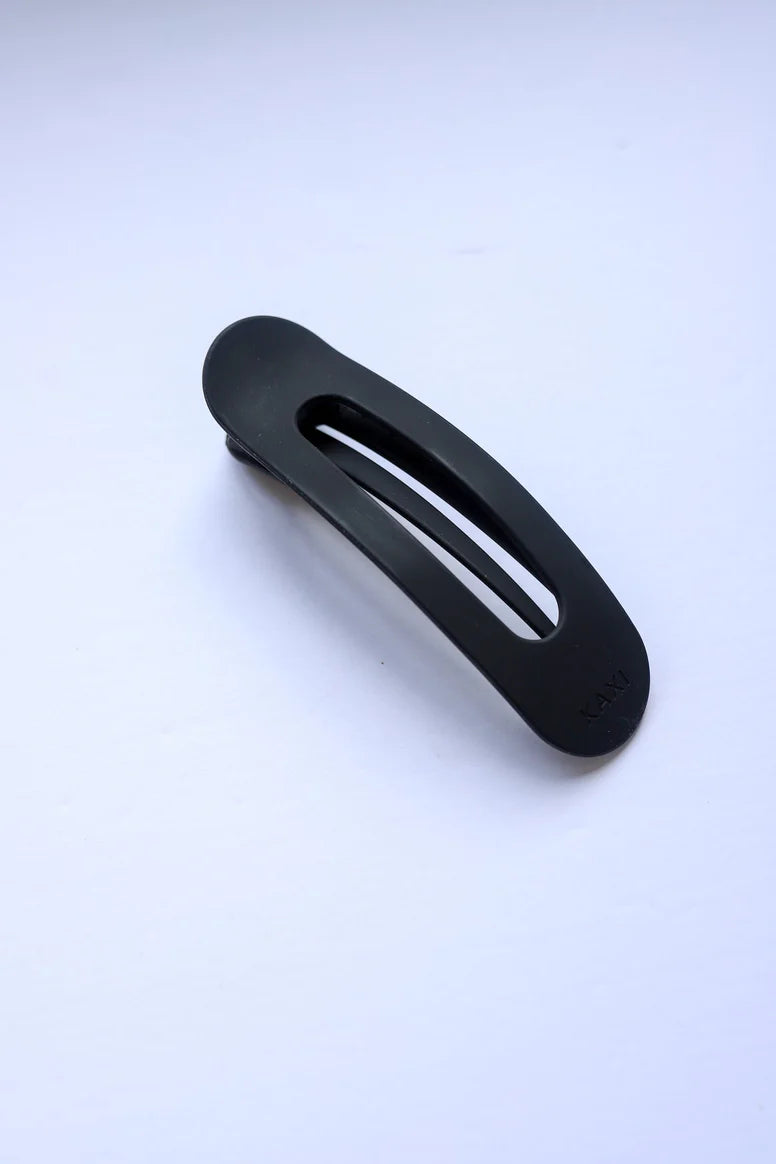 OVERSIZED LAY DOWN CLAWS | BLACK