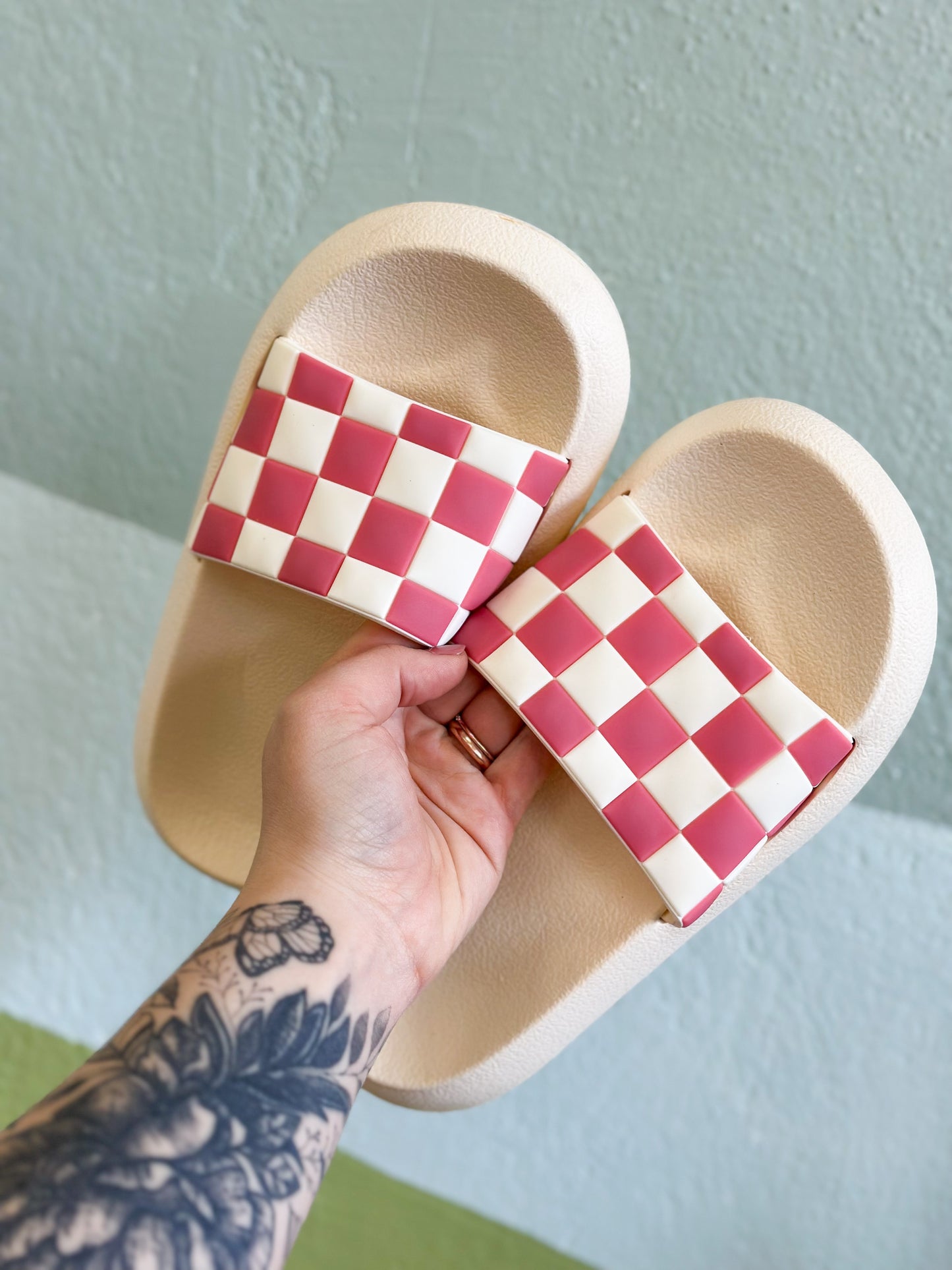 Checkered Cloud Slides - Pink