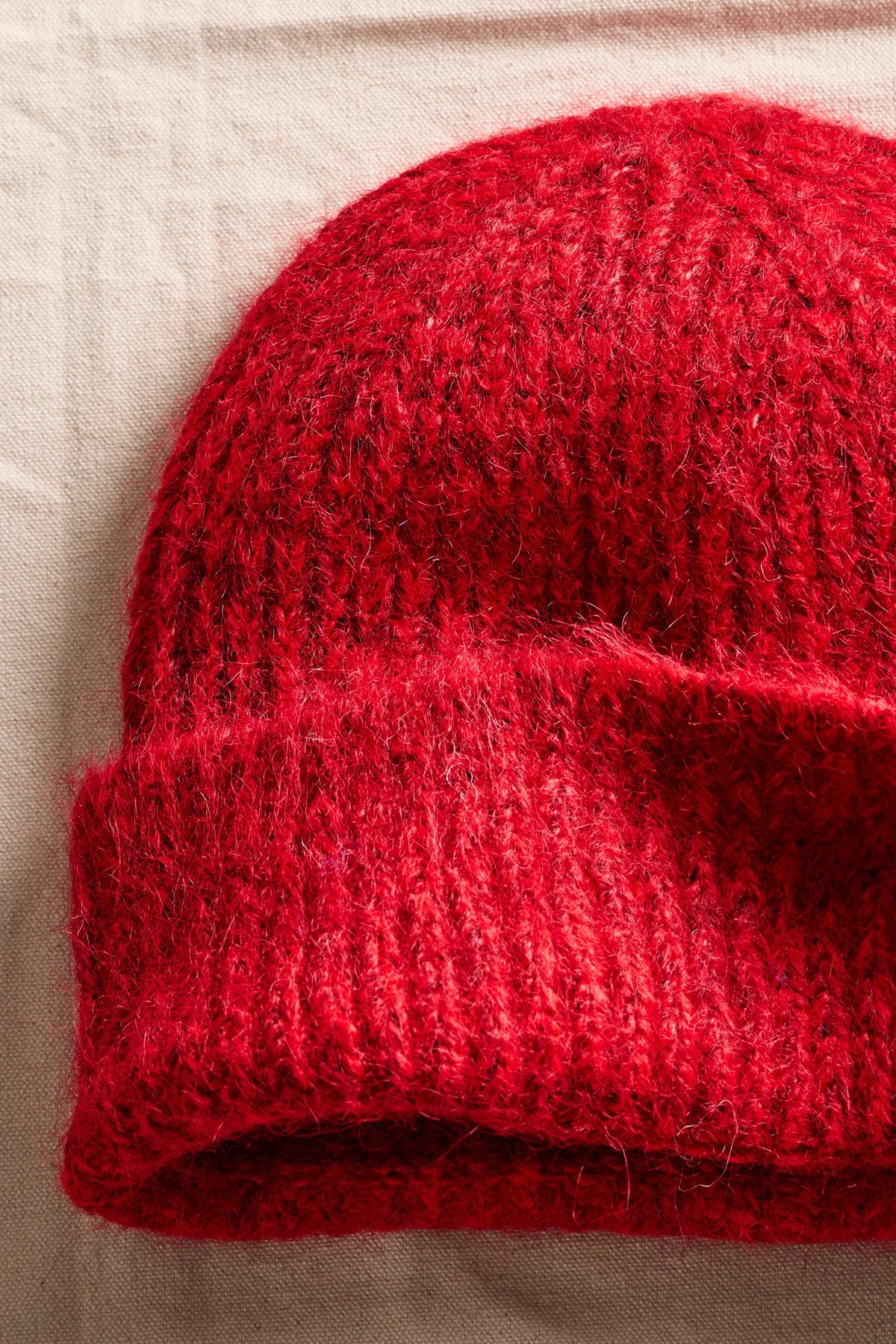 RED FROSTLINE BEANIE