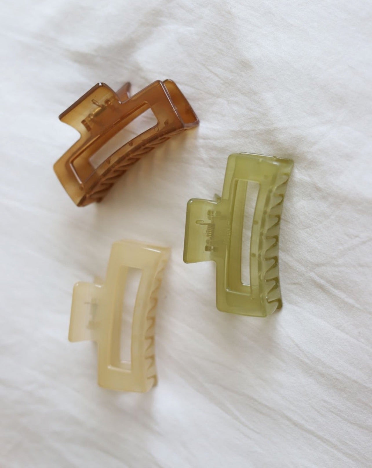 Juni Desert Hair Claw (assorted colors)