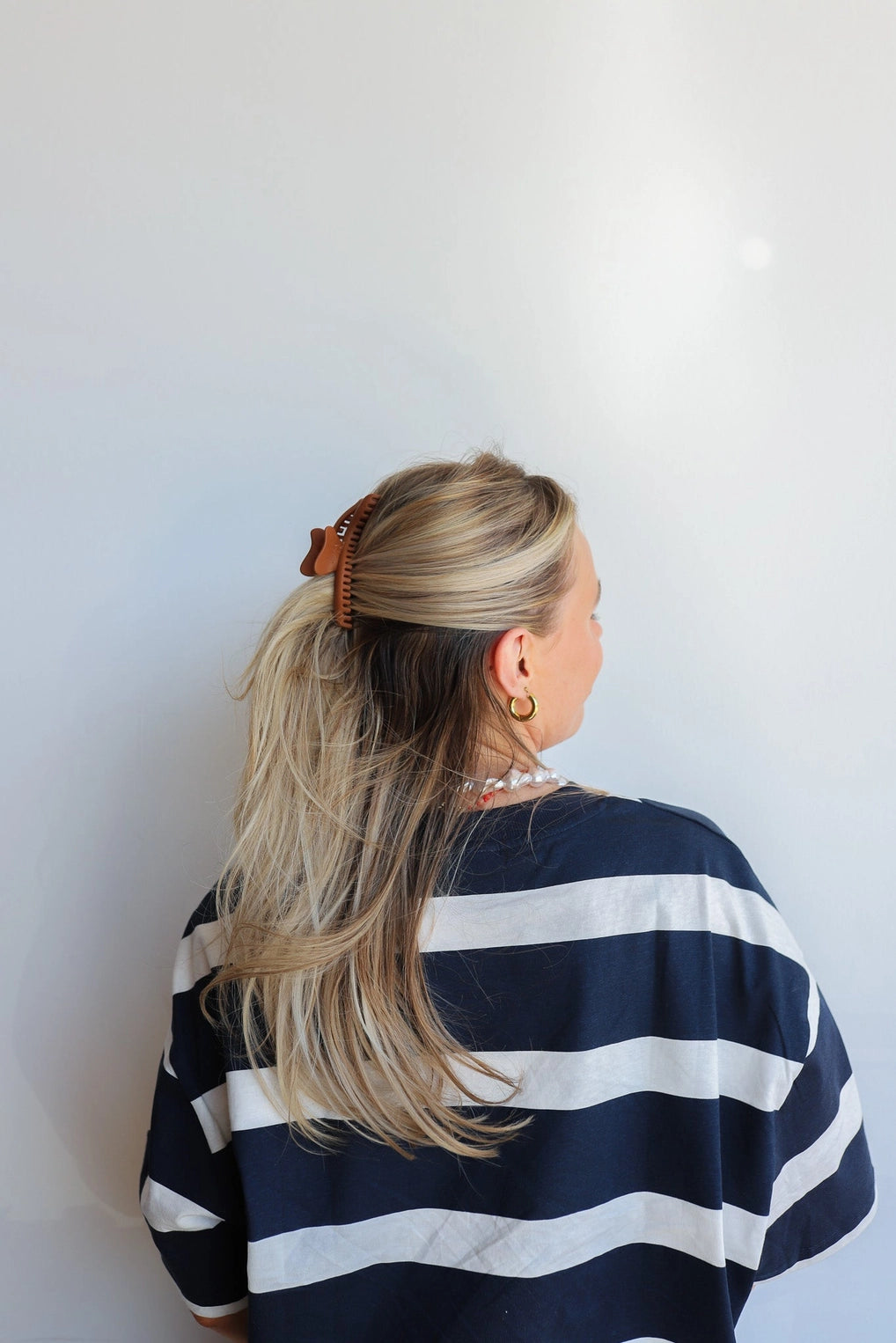 KAXI Wavy Midi Hold Everything Claw (Multiple Colors)