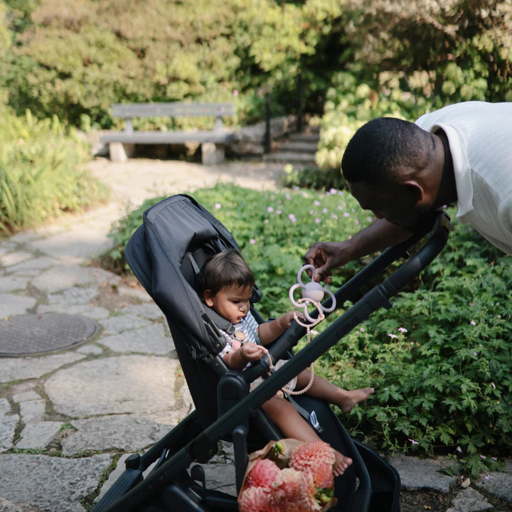 Daisy Rattle Teether (Soft Lilac)