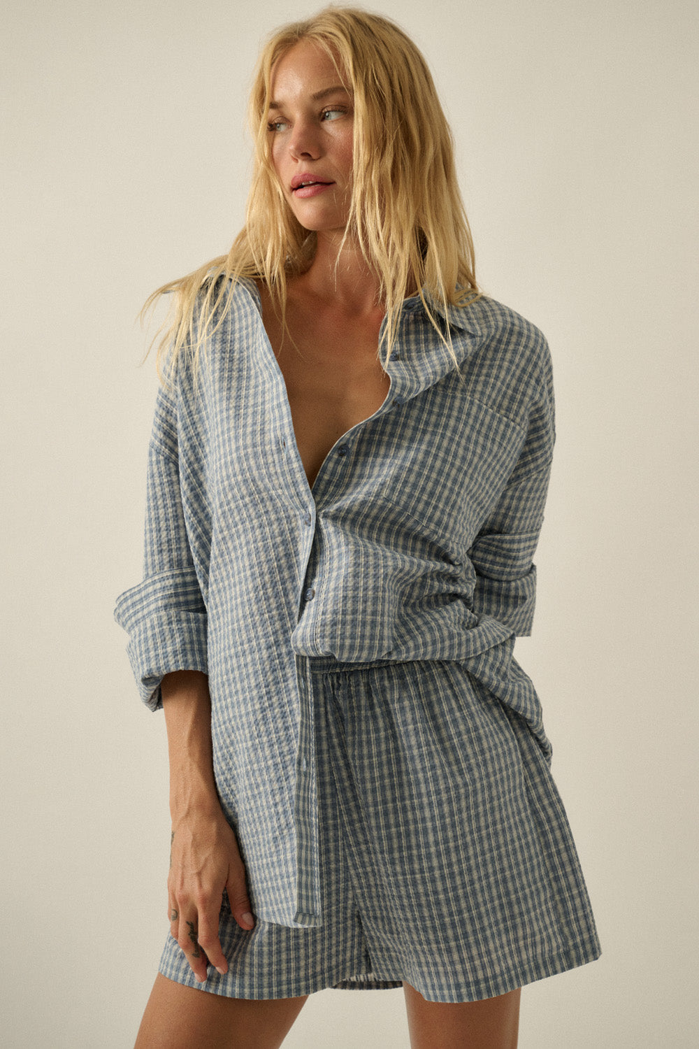 Plaid Textured Seersucker Wide-Leg Pocket Shorts (Chambray)