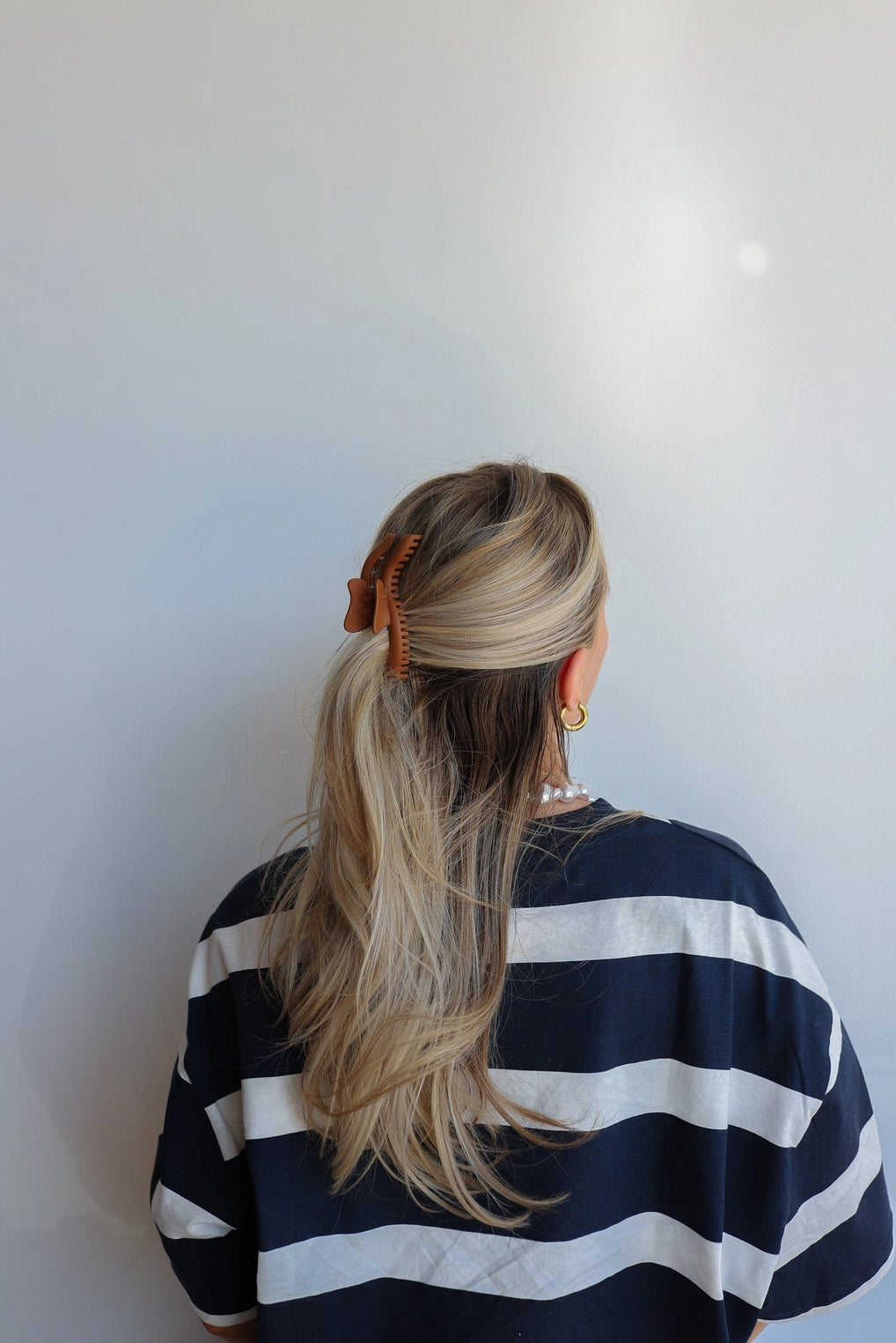 KAXI Wavy Midi Hold Everything Claw (Multiple Colors)