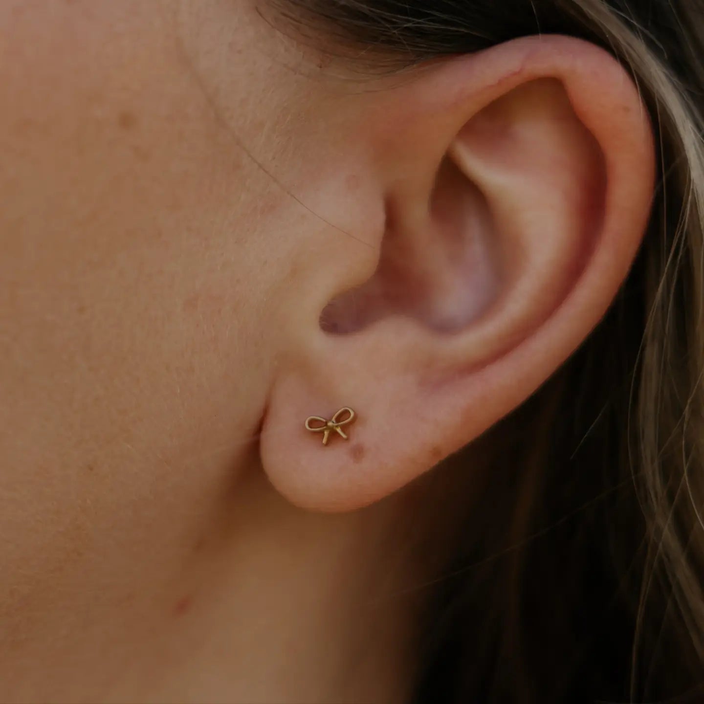 Bow Flat Back Studs (Gold)