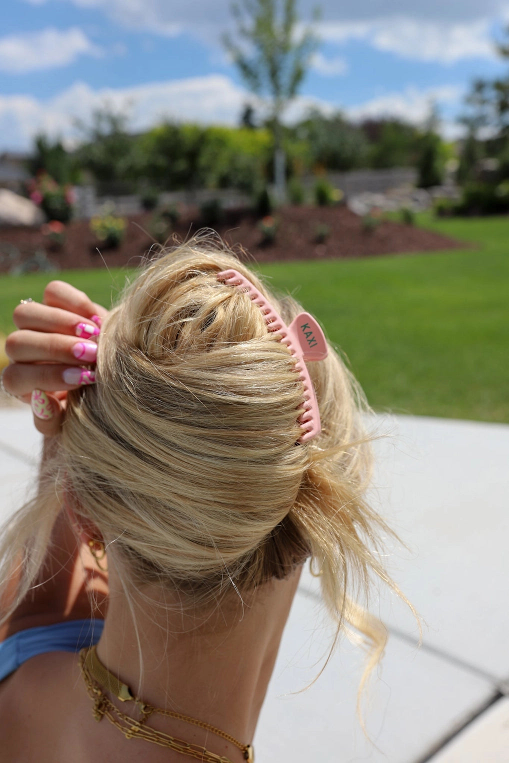 Matte Midi Hold Everything Claw (Light Pink)