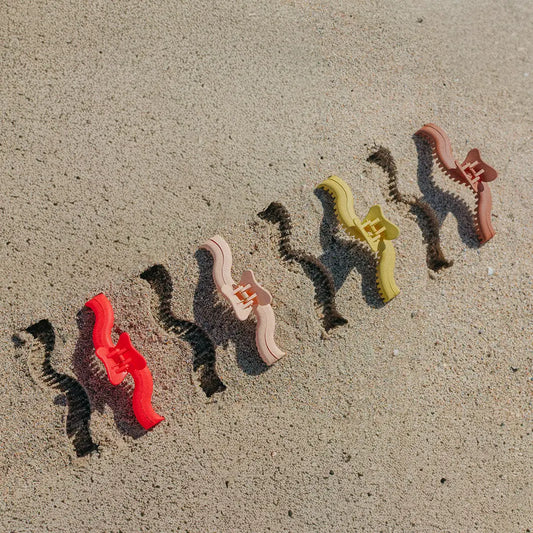 KAXI Wavy Midi Hold Everything Claw