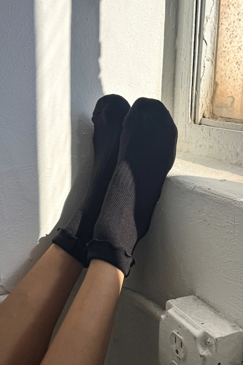 Black Ruffled Hugger Crew Socks