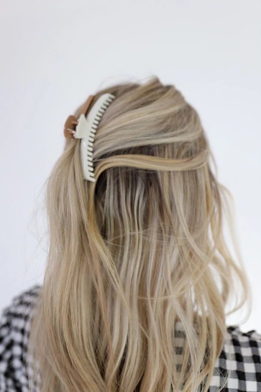 Two-Toned Shiny Midi Hold Everything Claw ( Light Brown + White)
