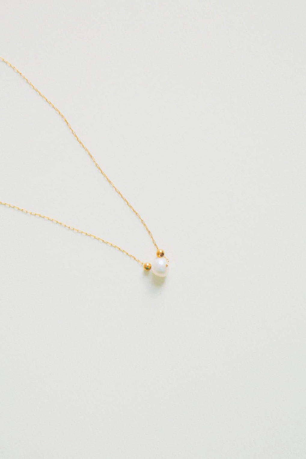 Simple Pearl Pendant Necklace