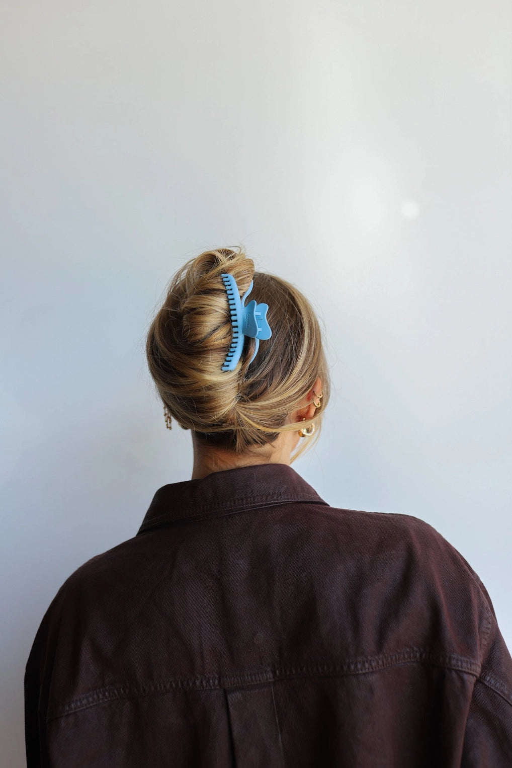 KAXI Wavy Midi Hold Everything Claw (Multiple Colors)