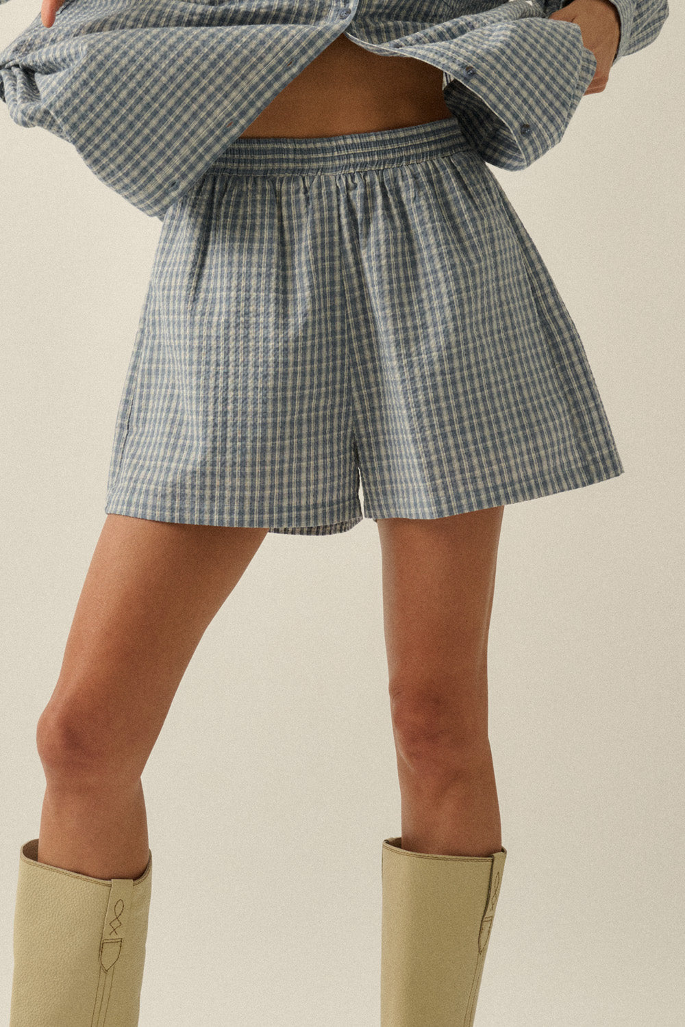 Plaid Textured Seersucker Wide-Leg Pocket Shorts (Chambray)
