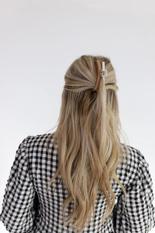 Two-Toned Shiny Midi Hold Everything Claw ( Light Brown + White)