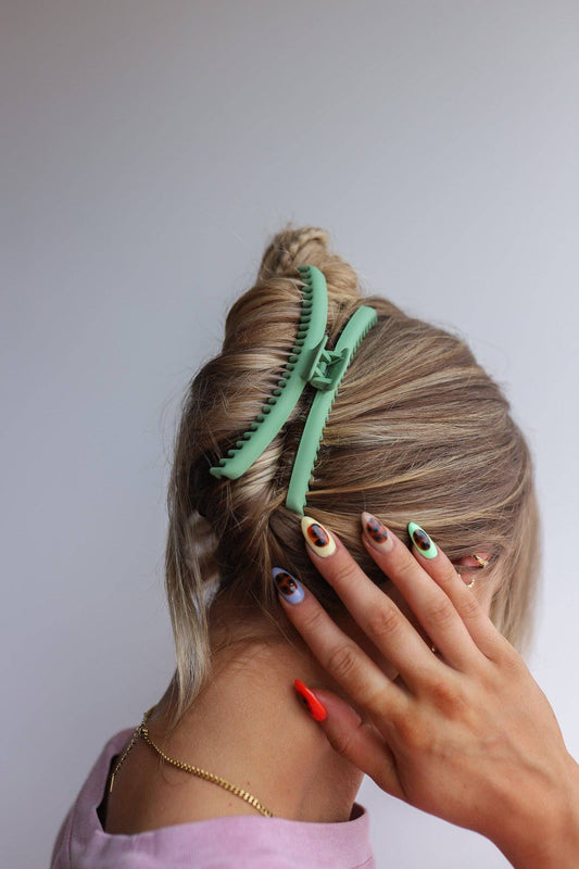 MATTE MIDI HOLD EVERYTHING CLAW - MULTIPLE COLORS
