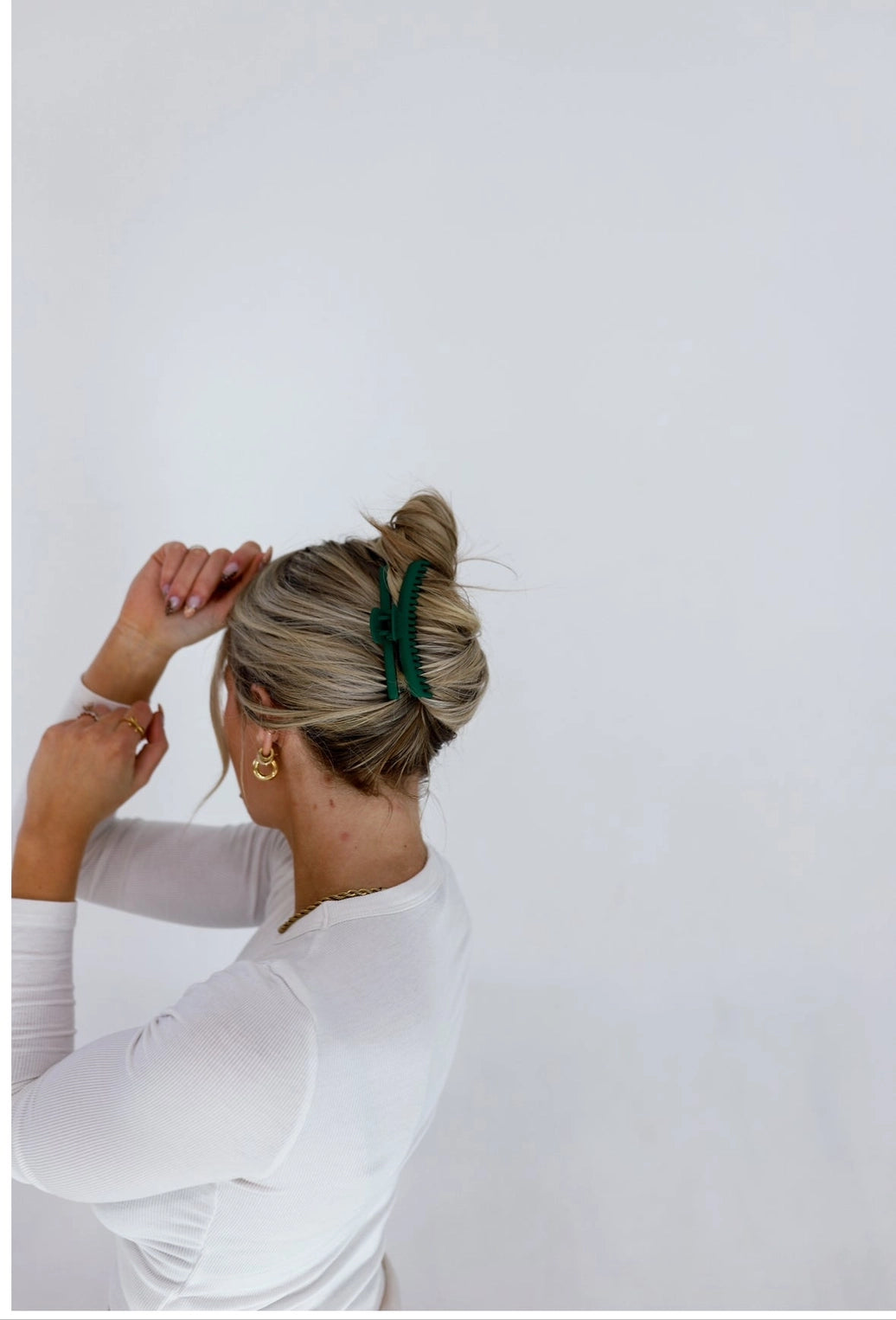 Matte Midi Hold Everything Claw (Forest Green)