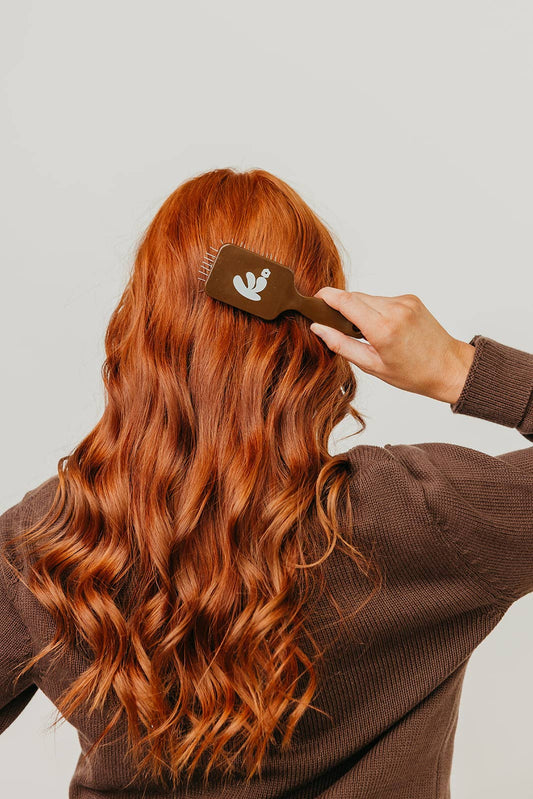 MINI SCALP TO ENDS BRUSH — TRAVEL-SIZE BRUSH: BROWN