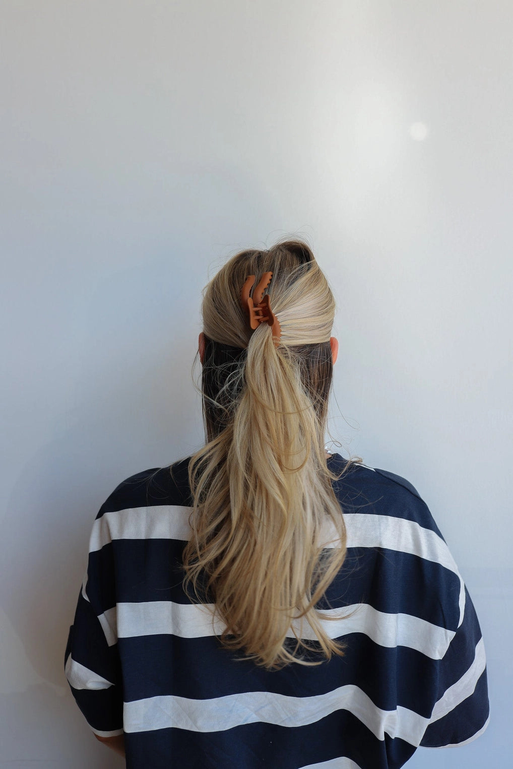 KAXI Wavy Midi Hold Everything Claw (Multiple Colors)