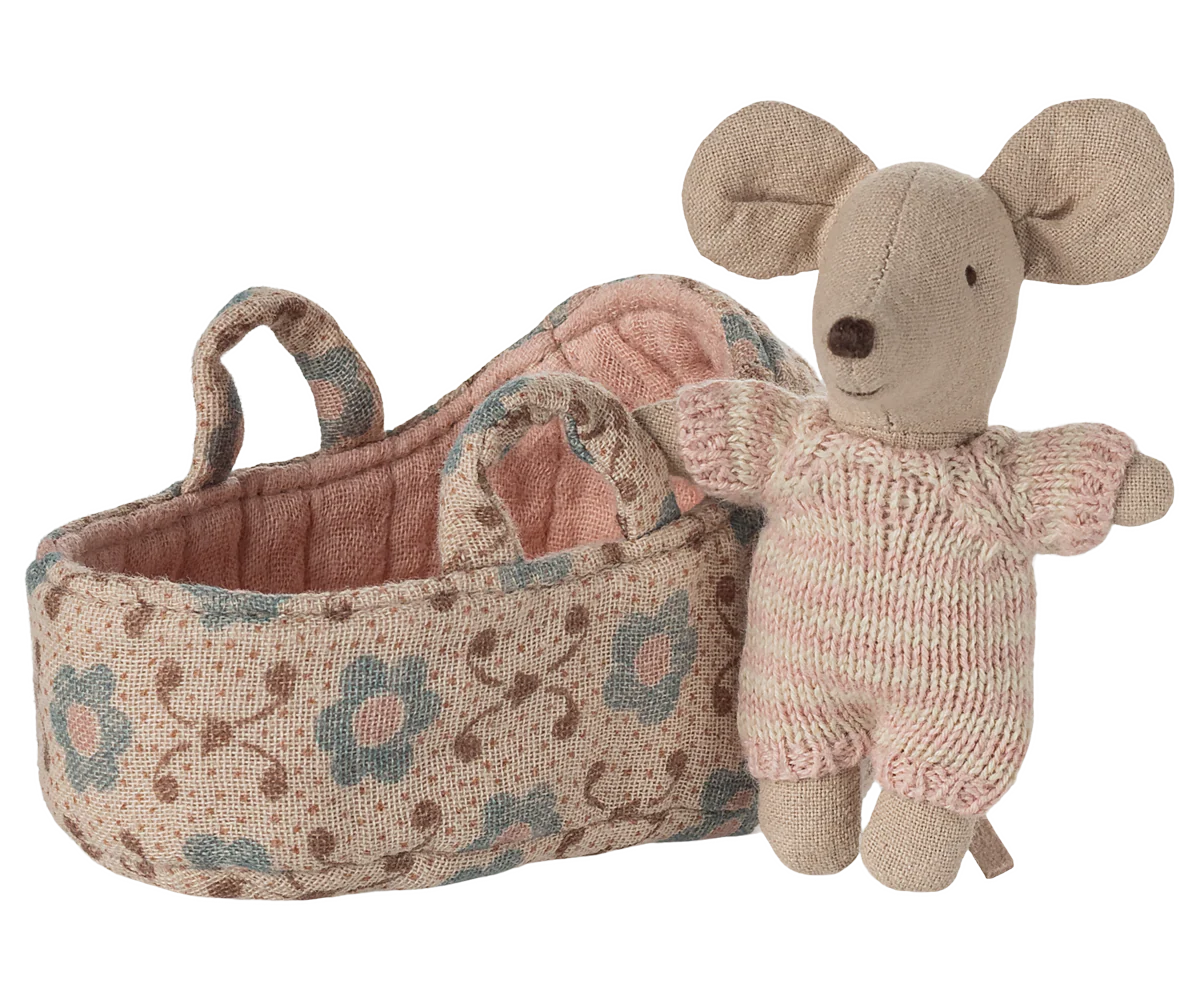 Baby Mouse in Carry Cot (Rose)