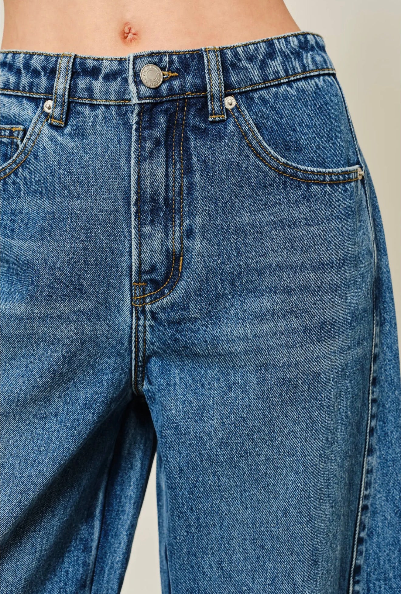 Mid-Rise Relaxed Fit Barrel Jeans