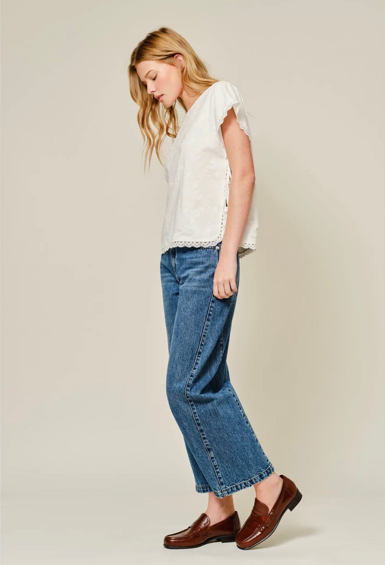 Mid-Rise Relaxed Fit Barrel Jeans