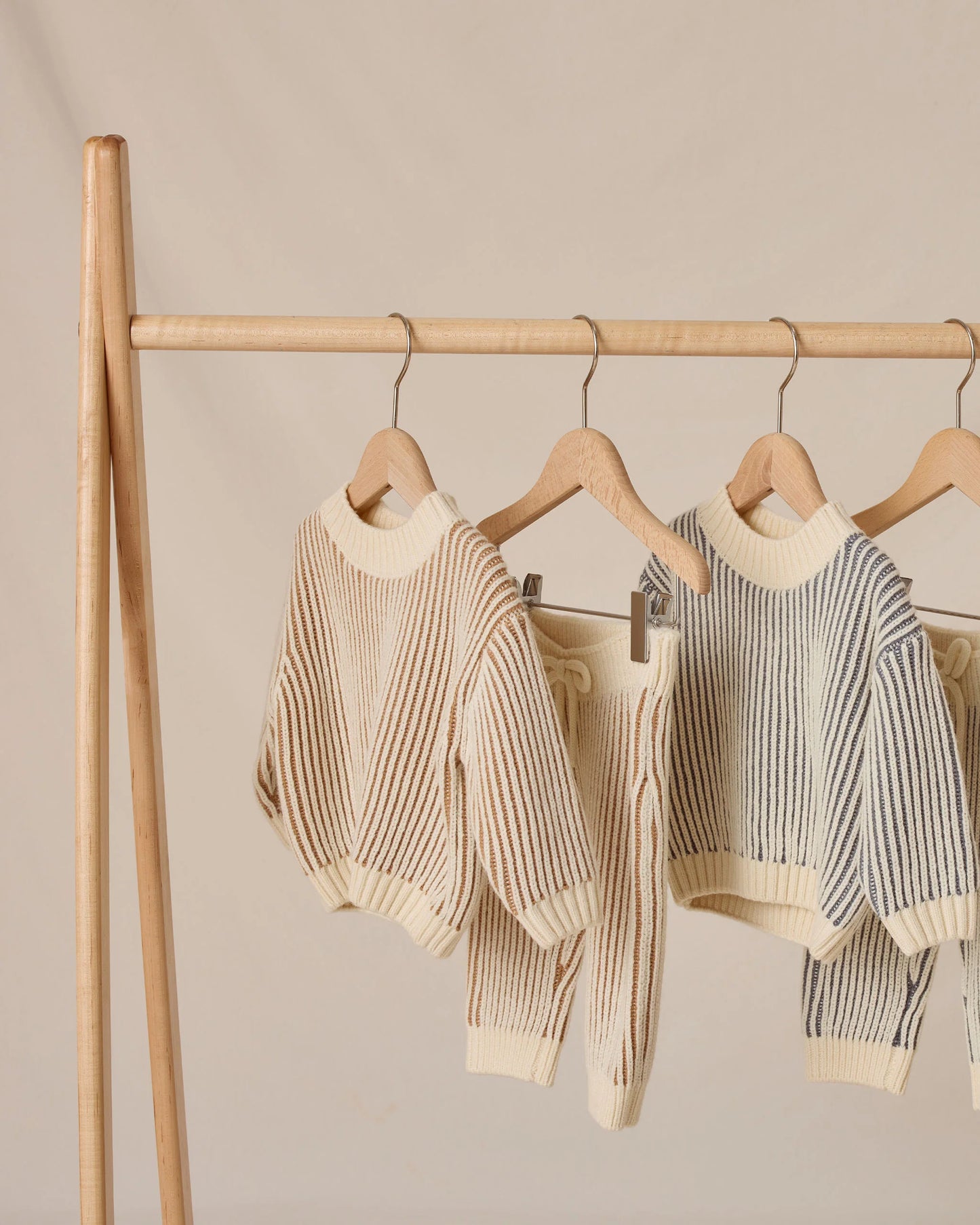 RELAXED KNIT SWEATER || GOLD