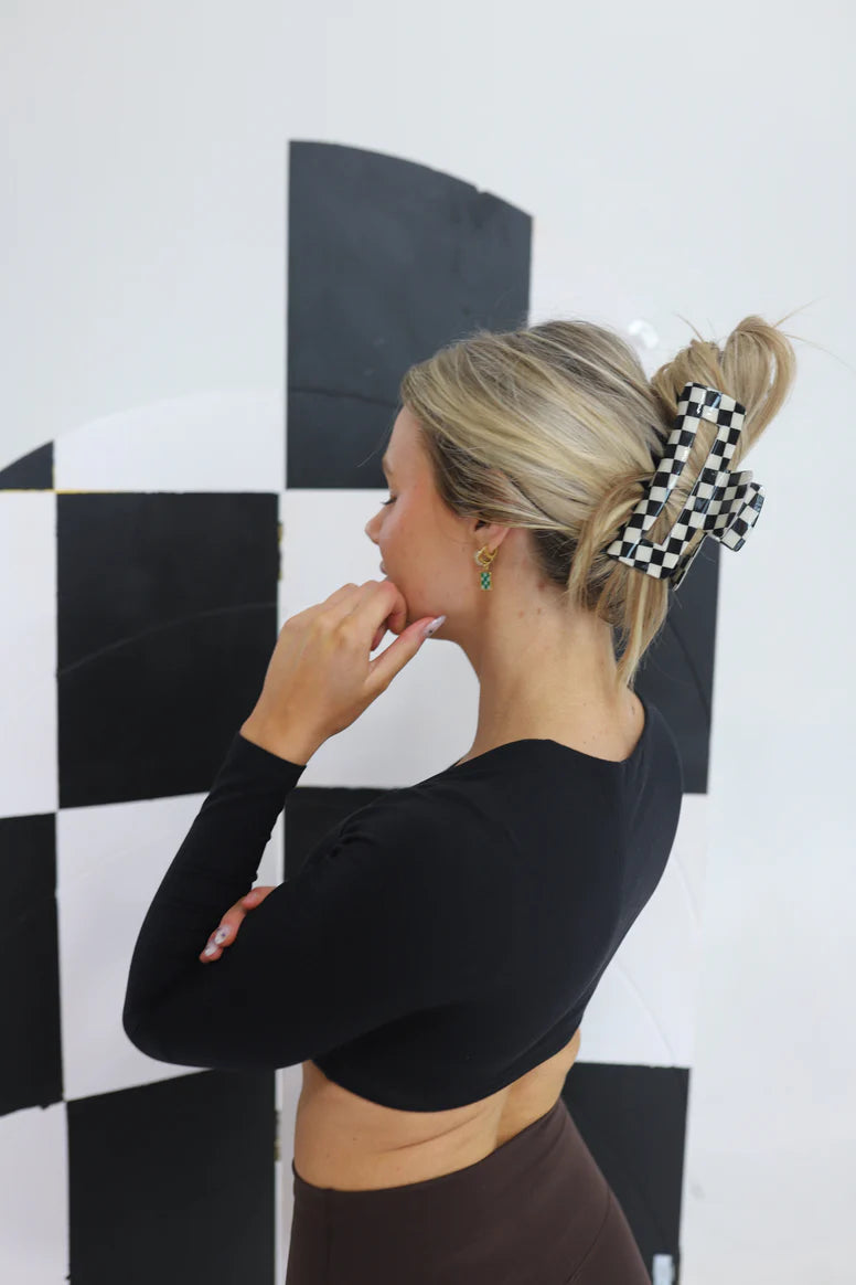 CHECKERED RECTANGLE CLAWS | Black and White