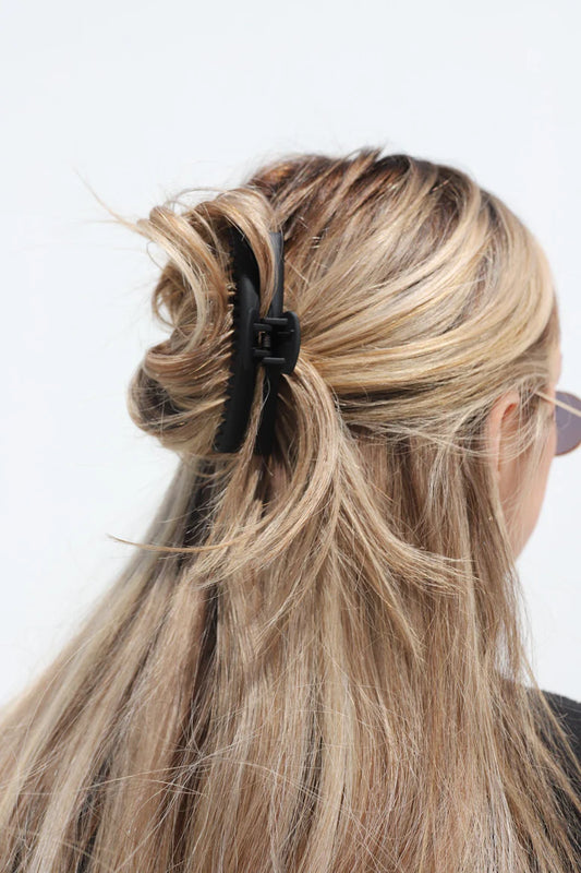 Matte Midi Hold Everything Claw (Black)