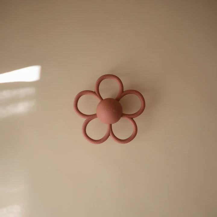Daisy Rattle Teether (Dusty Rose)