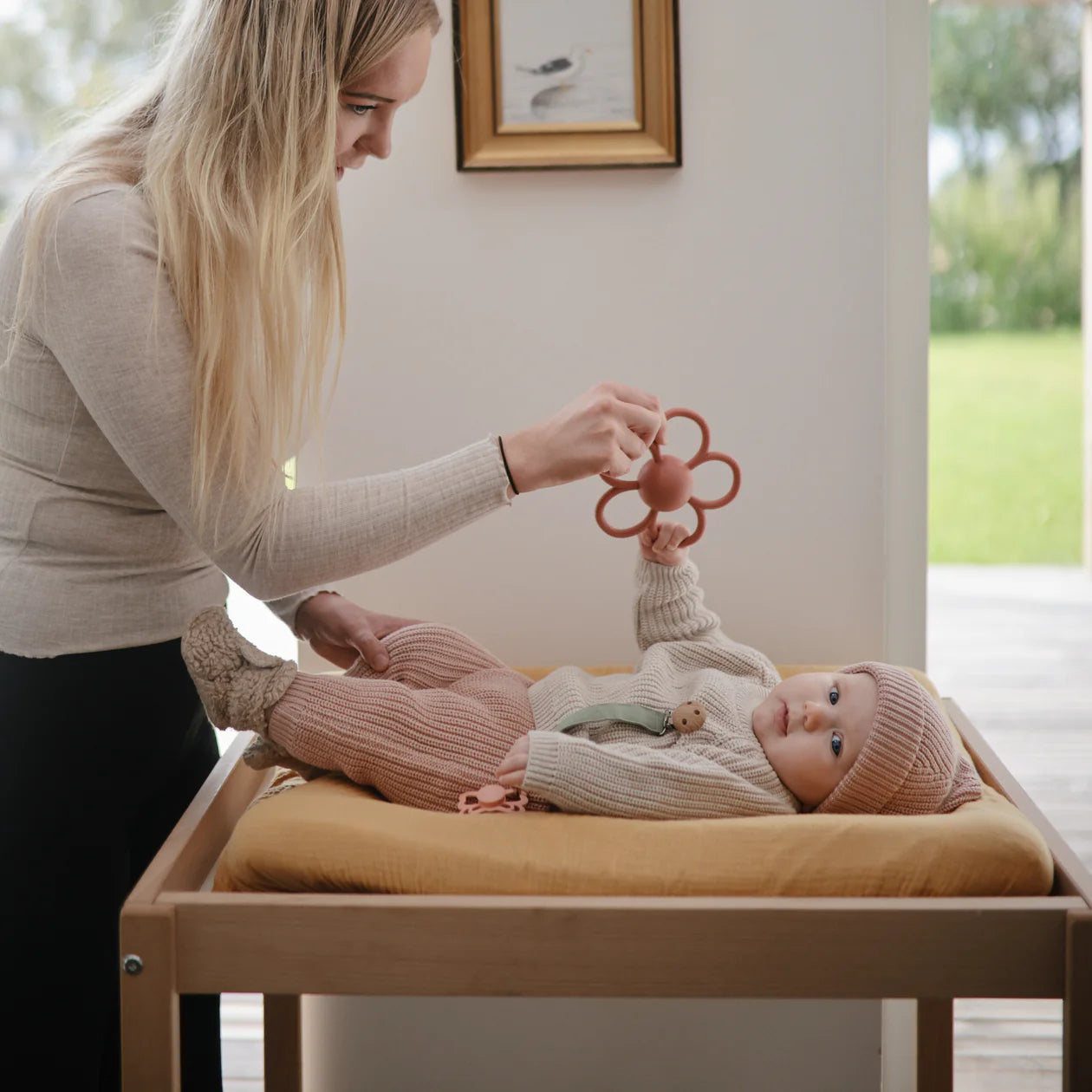 Daisy Rattle Teether (Dusty Rose)