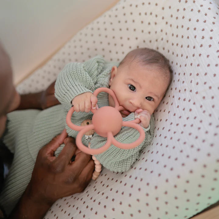 Daisy Rattle Teether (Dusty Rose)