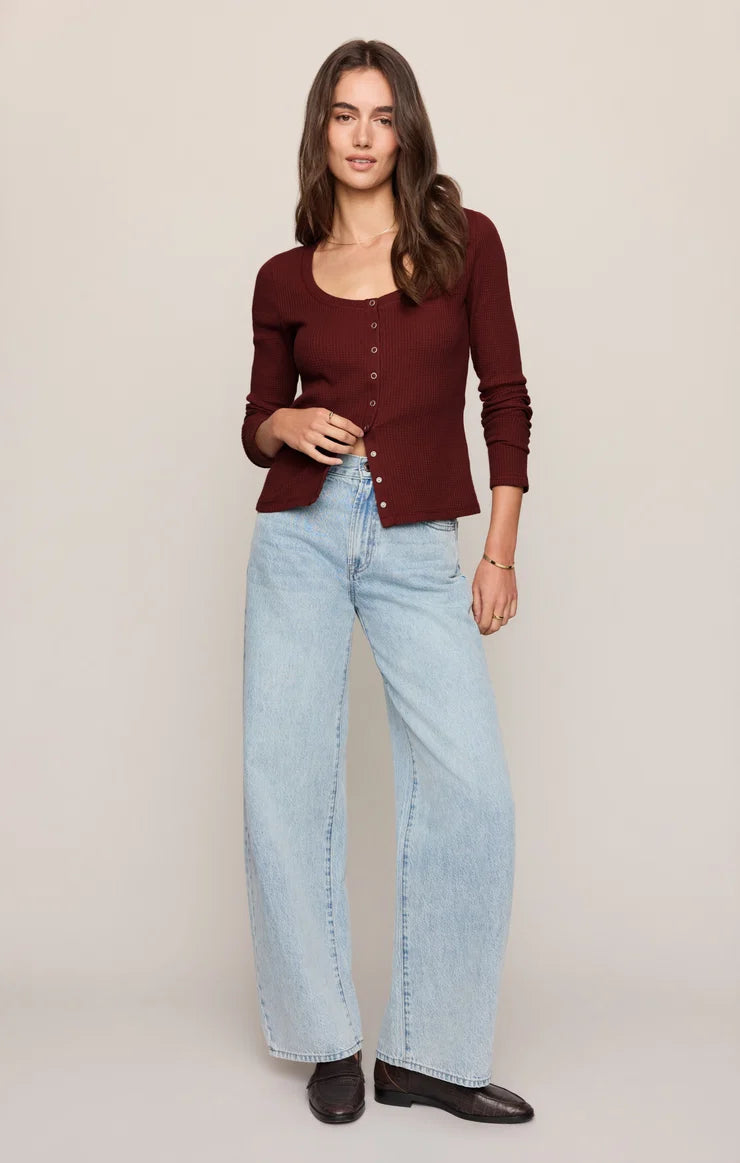 ALBANY WAFFLE SNAP FRONT TOP - VELVET ROUGE