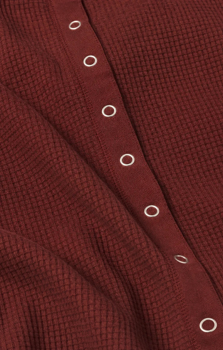 ALBANY WAFFLE SNAP FRONT TOP - VELVET ROUGE