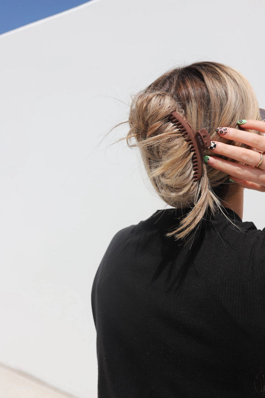 Matte Midi Hold Everything Claw (Dark Brown)