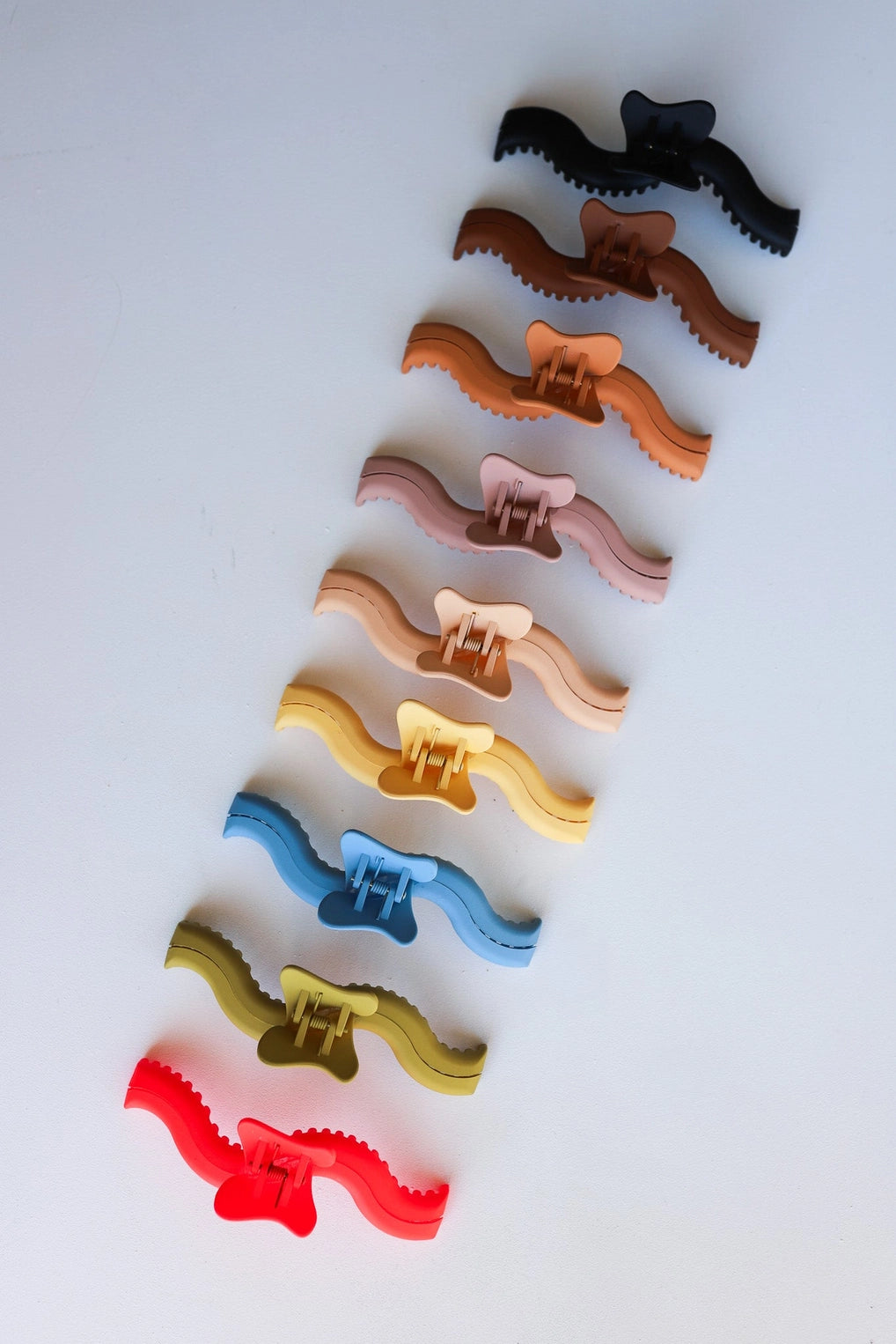 KAXI Wavy Midi Hold Everything Claw (Multiple Colors)