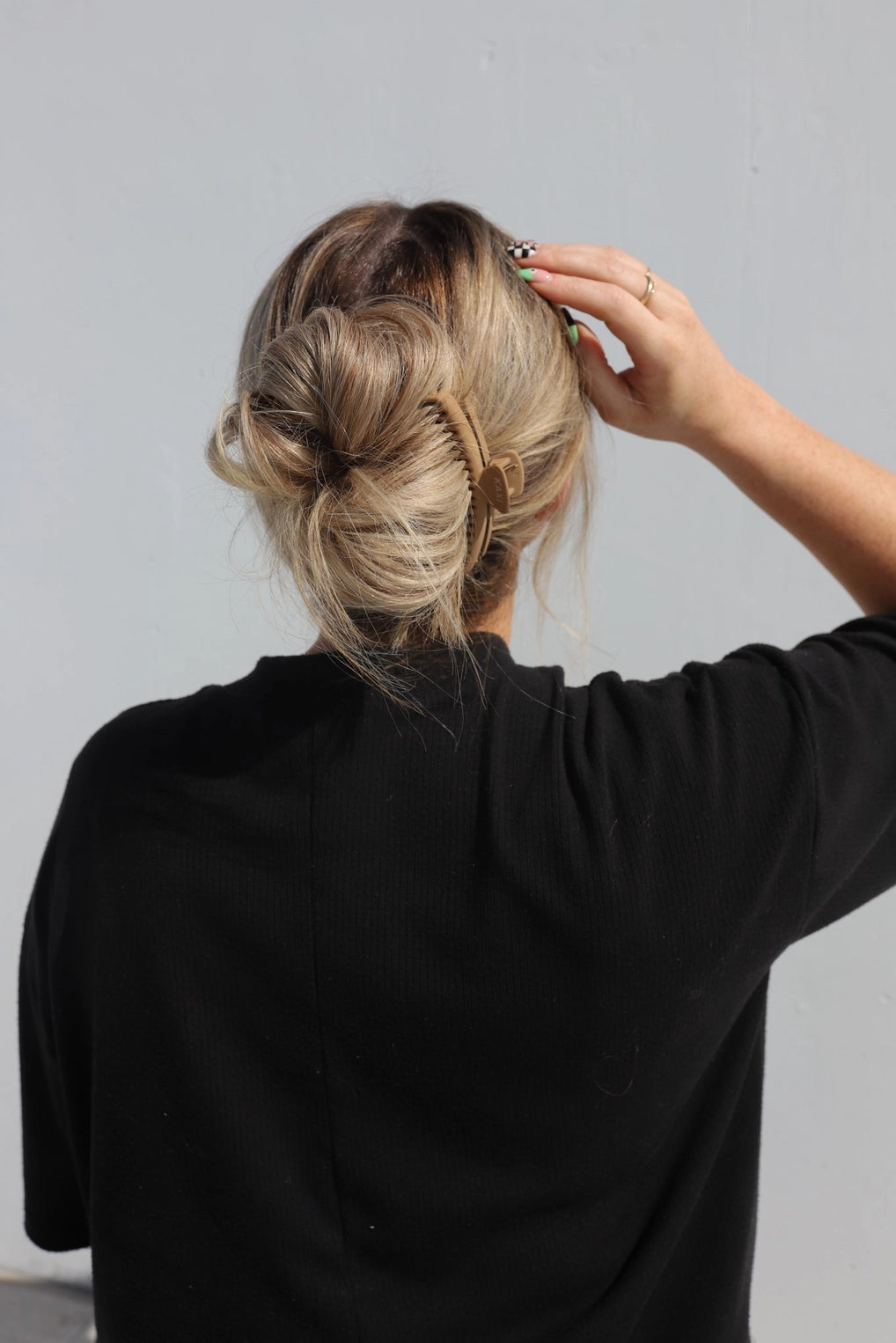 Matte Midi Hold Everything Claw (Light Brown)