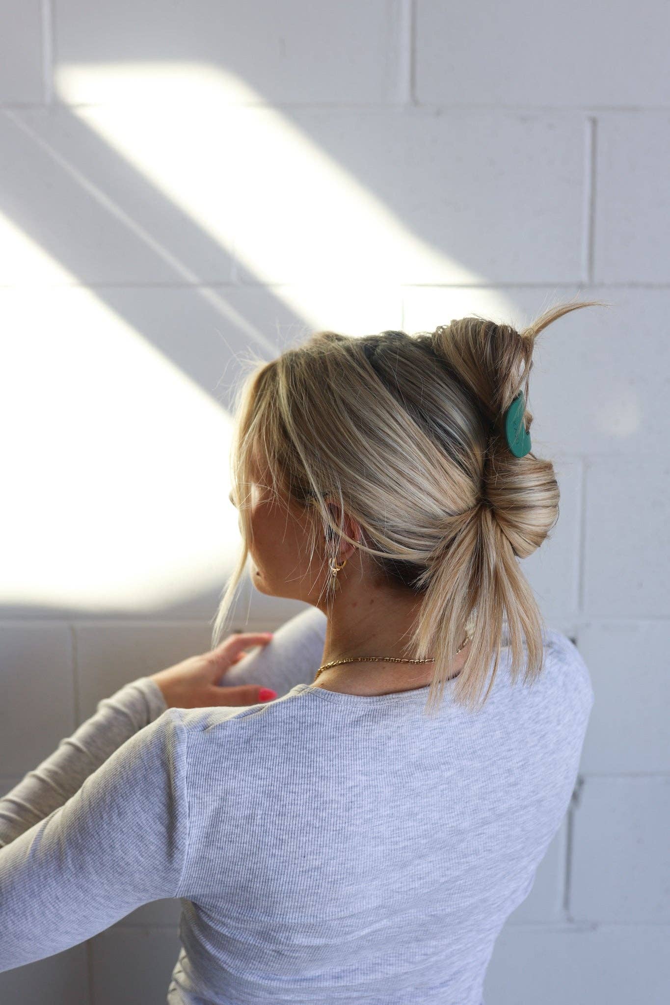 OVERSIZED LAY DOWN CLAWS - MULTIPLE COLORS