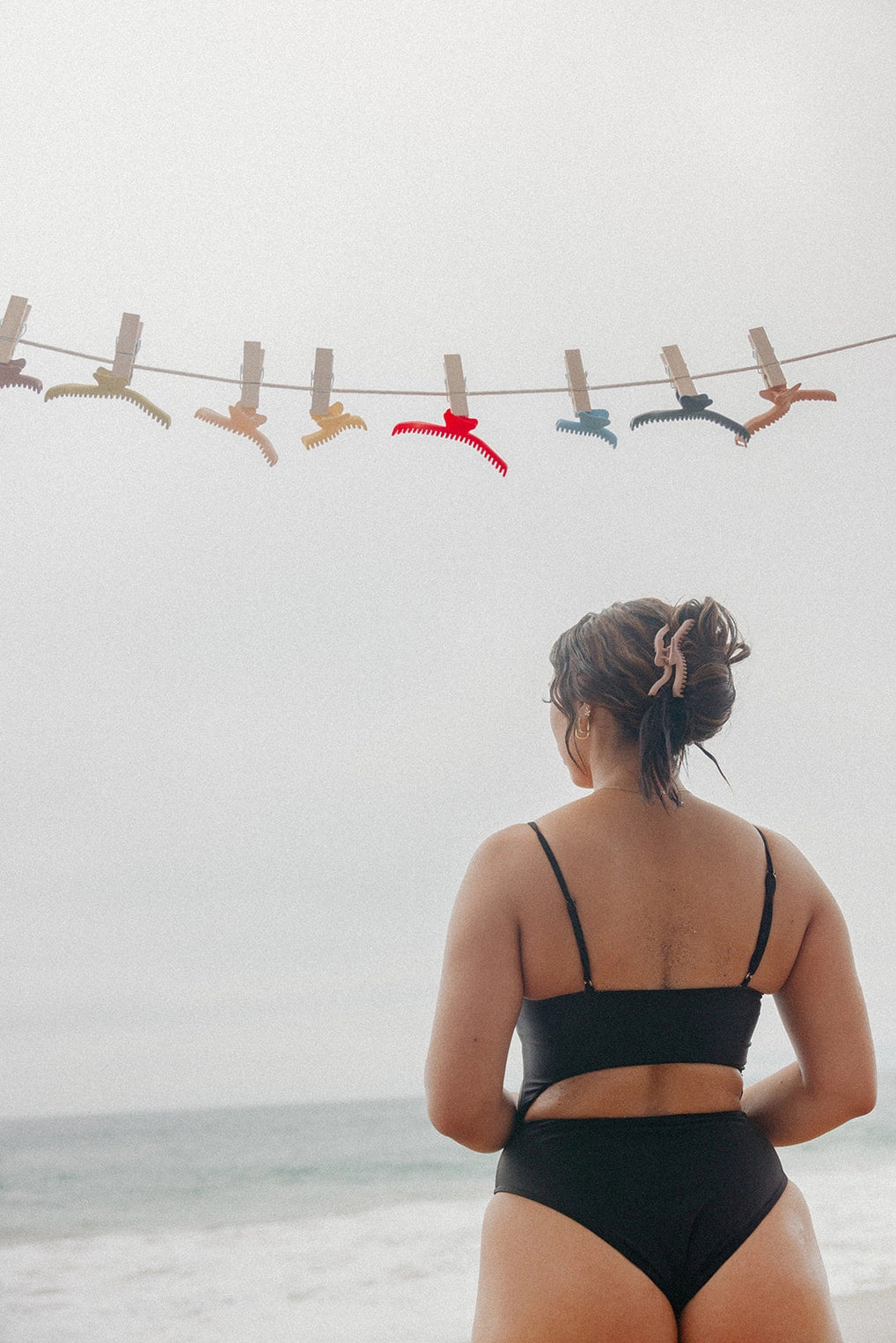 KAXI Wavy Midi Hold Everything Claw (Multiple Colors)