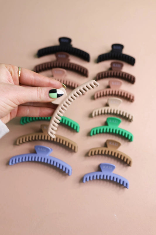 Matte Midi Hold Everything Claw (Light Brown)