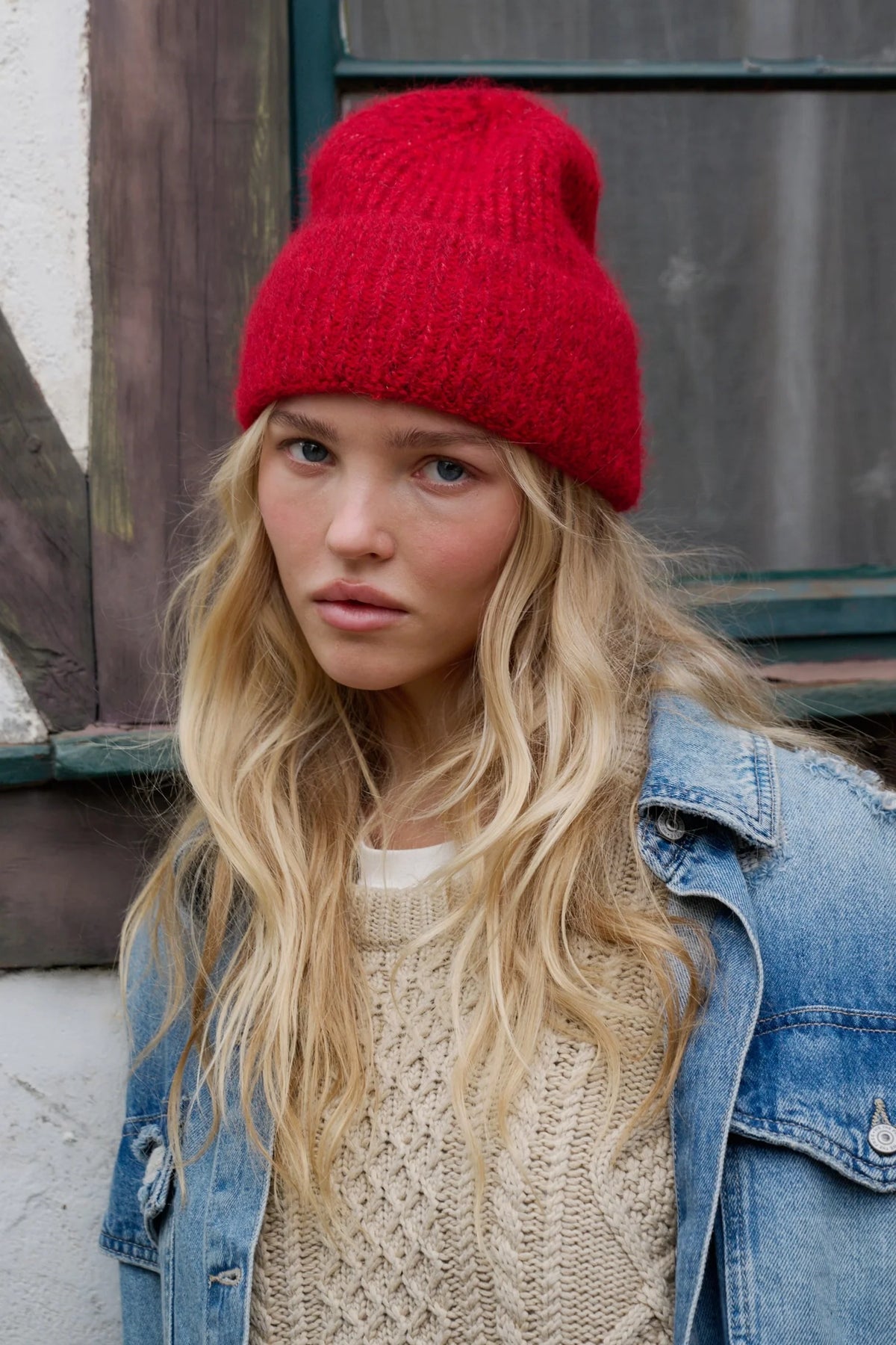 RED FROSTLINE BEANIE