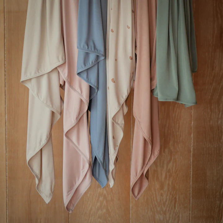 Stretchy Swaddle (Rainbows)